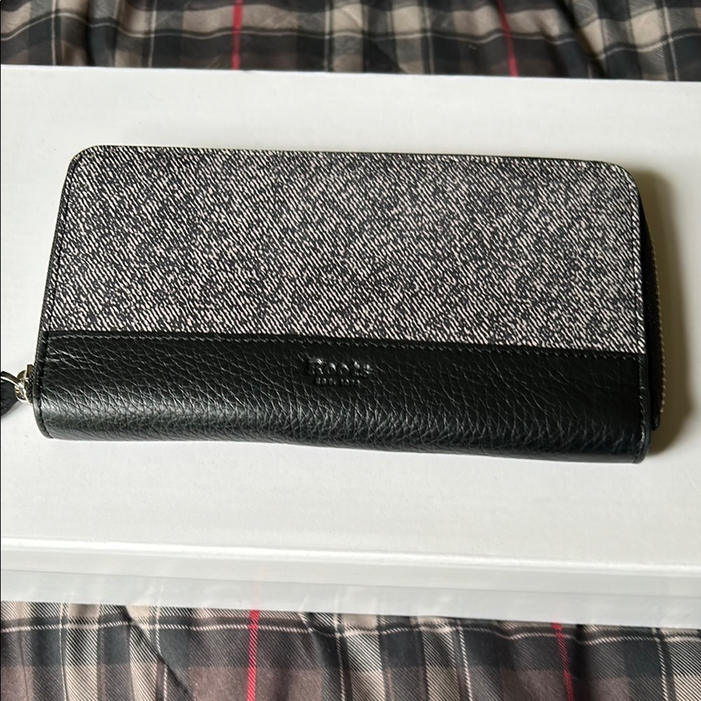 Roots  Dual-Tone Zip Wallet